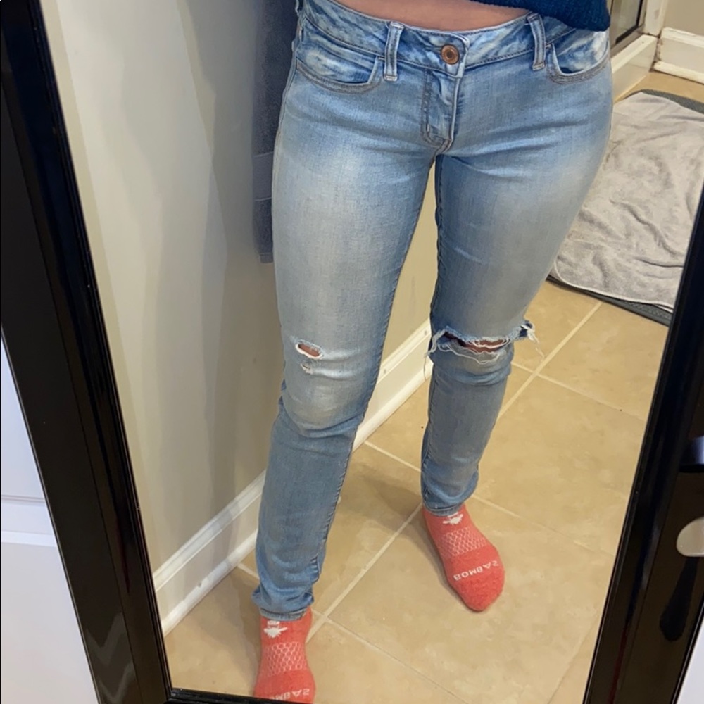 AEO Super stretch distressed jegging low rise